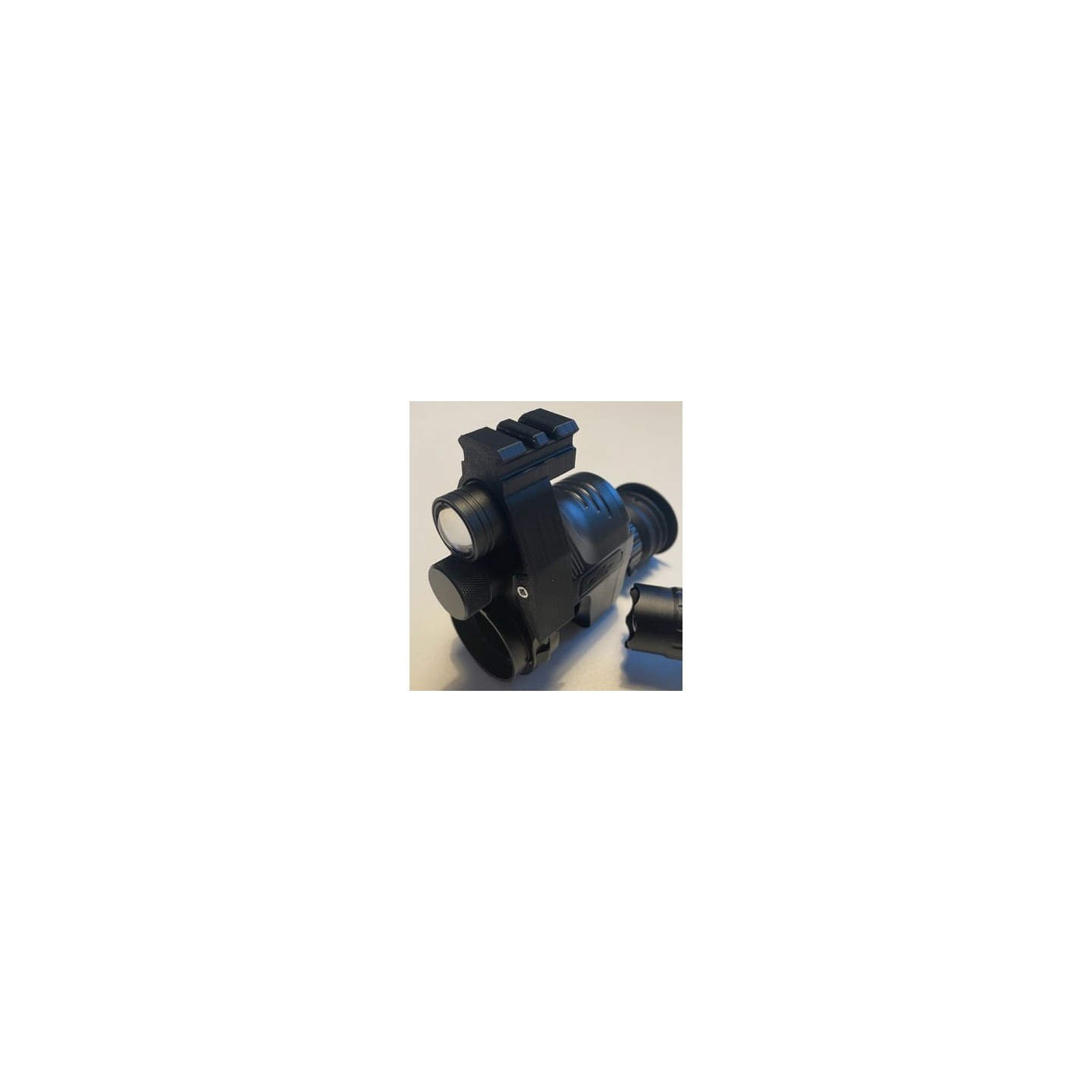 Picatinny ficklampshållare till Pard NV007 - Price: €28 - PARD